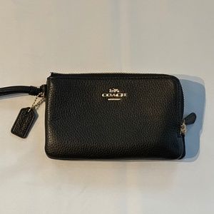 COACH Double corner zip wristlet , Black and gold color.lots of room.